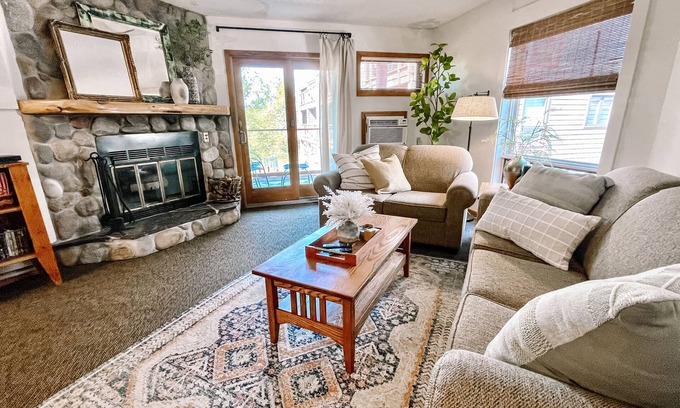 Lutsen Condominio | Lovely 1 bedroom Condo with ALL the extras!