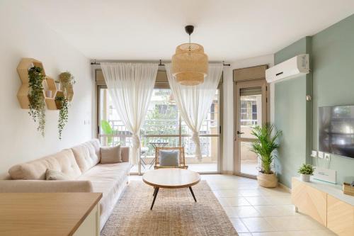 Florentin Apartamento | Lovely 1BR Apt Florentin Center-Elevator-Balcony