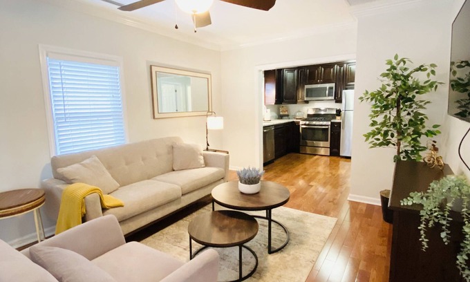 Stamford Apartamento | Lovely 2 bdrm apt w/ parking and outdoor sitting