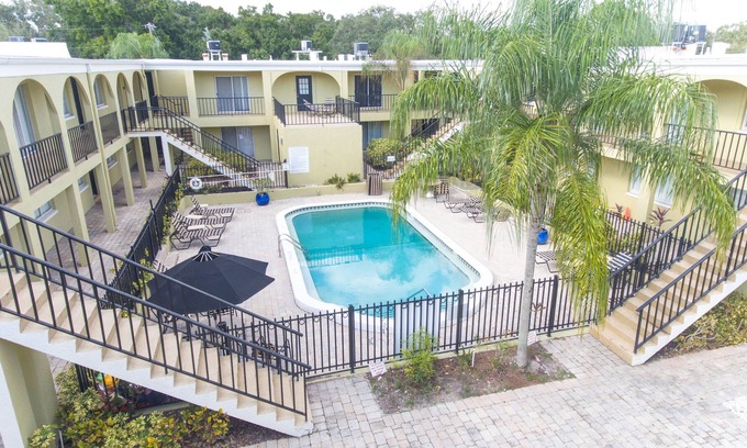 SoHo Condominio | Lovely 2-bedroom condo with POOL