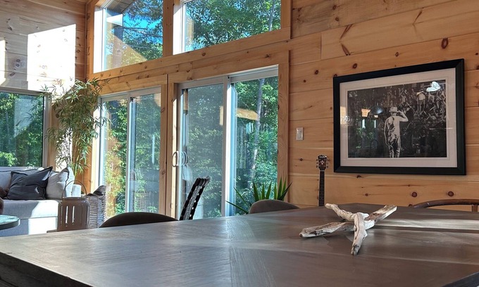 Arden Cabaña | Lovely 2-bedroom cottage with 2 bedrooms on 8 wooded acres.