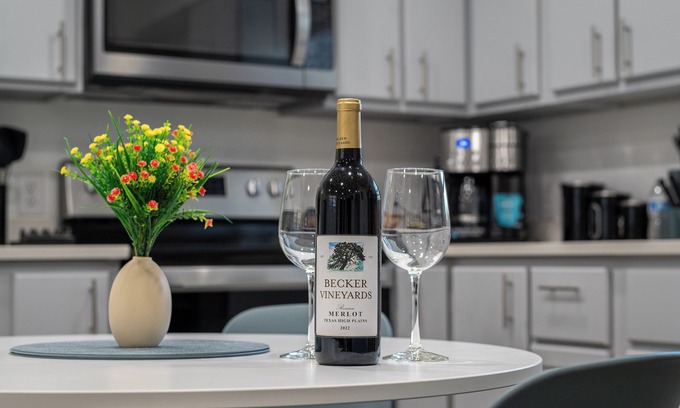 Johnson City Casa | Lovely 2-bedroom house in Johnson City, walking distance to downtown.