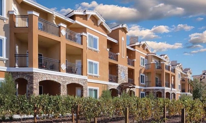 Napa Complejo | Lovely 2-bedroom resort in Napa with WiFi, AC, fitness room and wine.
