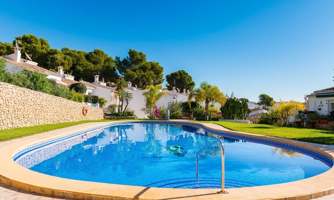 Pinar del Advocat Villa | Encantadora villa de 2 dormitorios con piscina, a solo 20 minutos a pie de la playa. Wifi.