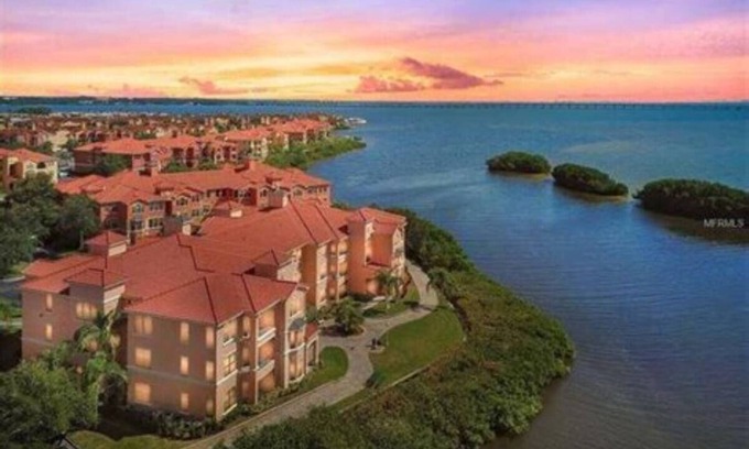 Cove Cay Condominio | Lovely 2 BR Waterfront Condo Balcony Grand Venezia