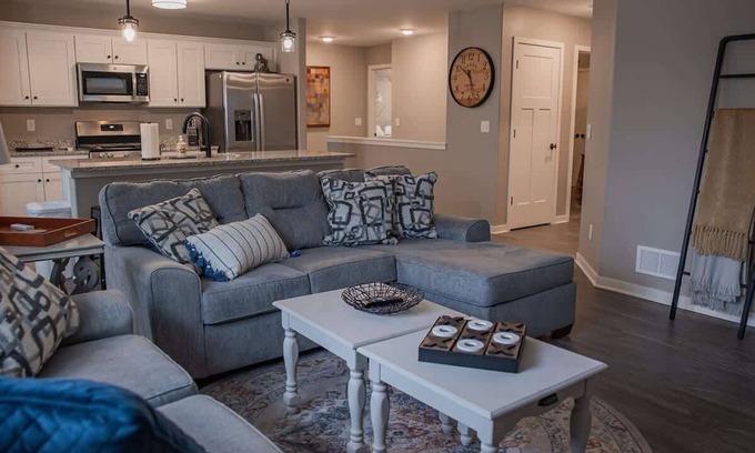 Loves Park Casa | Lovely 3 Bed Condo in Loves Park