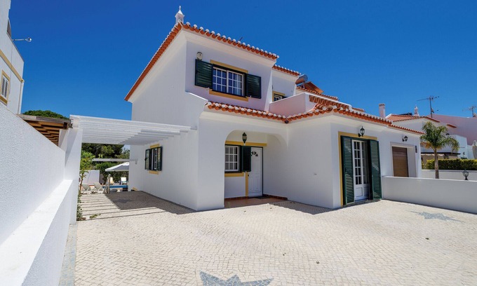 Retur Casa | Encantadora casa de 4 dormitorios con piscina, a poca distancia de la playa