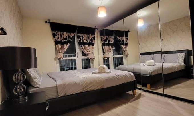 West Thurrock Casa | Lovely 4 Bedroom Home With Private Parking