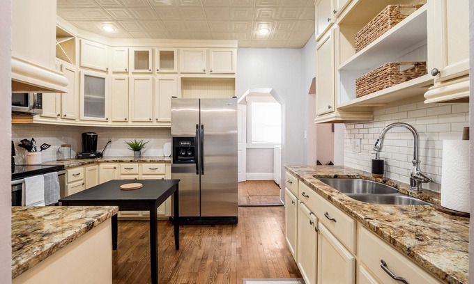 Livingston Park Casa | Lovely 5Br in Olde Town East