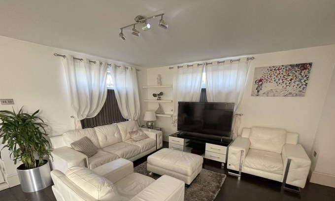 Gascoigne Apartamento | Lovely and stylish 1-bedroom apartment