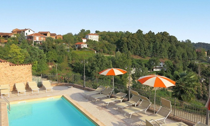 Cossombrato Apartamento | Precioso apartamento para 3 personas con A/C, piscina, WIFI, TV, patio y mascotas permitida