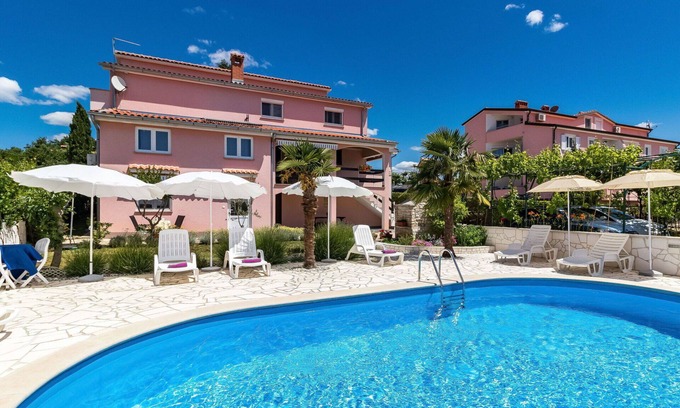 Nova Vas Apartamento | Bonito apartamento para 3 personas con piscina, A/C, WIFI, TV y terraza