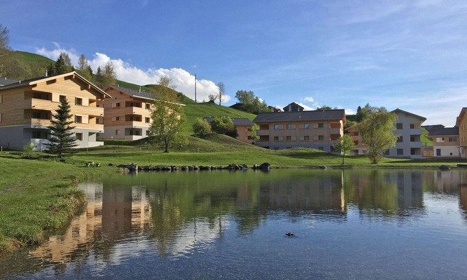 Tavanasa Apartamento | Bonito apartamento para 4 personas con WIFI, jacuzzi, piscina, TV, patio y vista panorámica