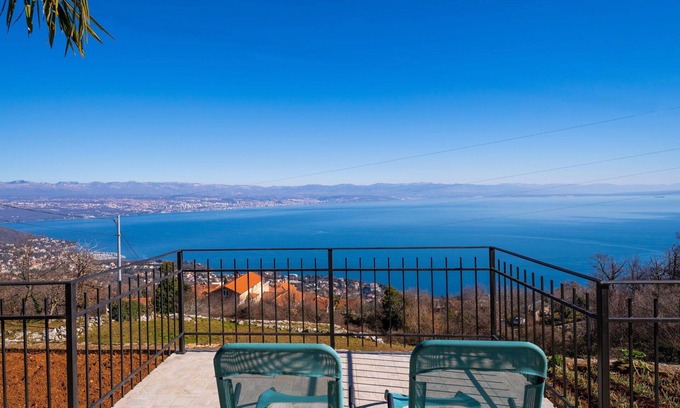Opatija Apartamento | Precioso apartamento para 4 personas con A/C, internet, TV, terraza y mascotas permitida