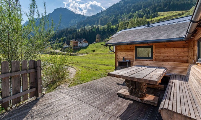 Solk Apartamento | Bonito apartamento para 4 personas con WIFI, bañera de hidromasaje, TV y patio