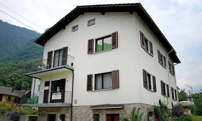 Chironico Apartamento | Acogedor apartamento para 4 personas con WIFI, TV, balcón, vista panorámica y aparcamiento