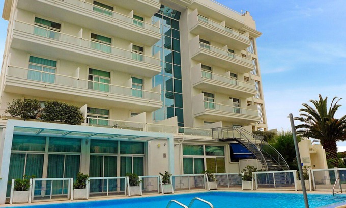 Marina di Vasto Apartamento | Hermoso apartamento para 4 personas con WIFI, piscina, A/C, TV, patio y mascotas permitida