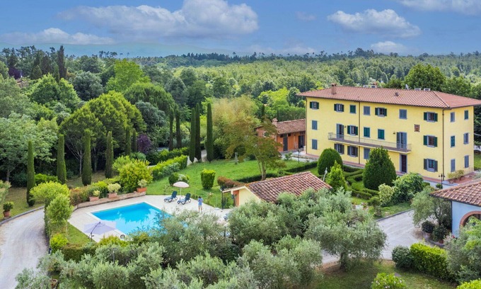 Fucecchio Villa | Bonito apartamento en villa con A/C, WIFI, jacuzzi, piscina privada, TV y mascotas permitida
