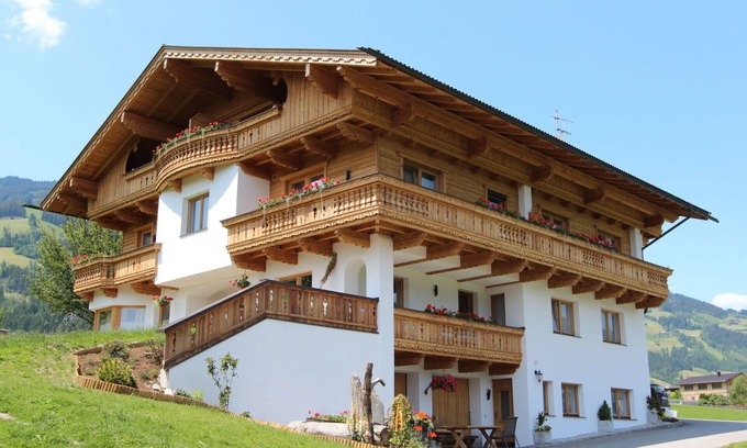 Kapfing Villa | Acogedor apartamento en villa con WIFI, TV, terraza, mascotas permitida y vista panorámica
