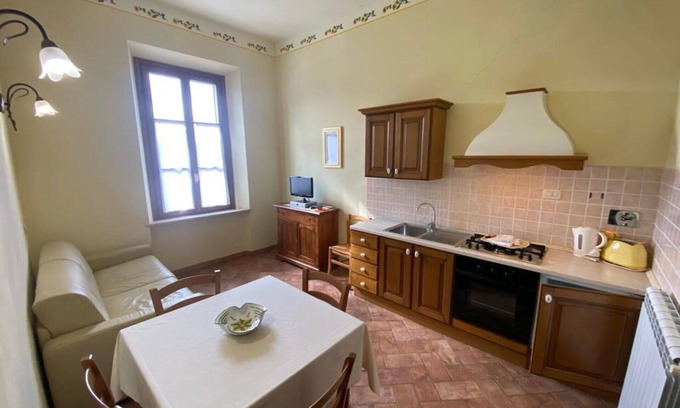 Casole d'Elsa Casa | Hermoso apartamento en villa para 6 personas con WIFI, piscina, TV, patio y vista panorámica