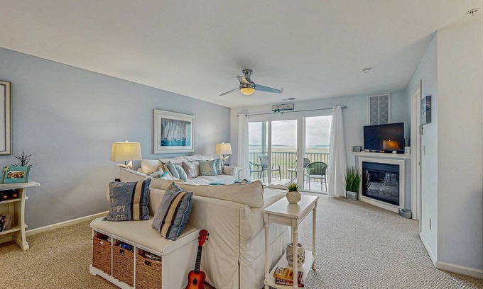 Ocean View Condominio | Lovely Bethany Bay Condo w/Balcony Water Views, W/D, Shared Pool, WiFi, & AC
