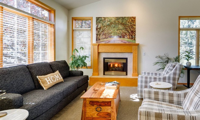 Billings Casa | Lovely Billings Home: Patio, Fireplace & Grill!