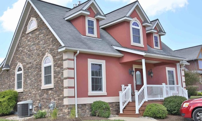 Millersburg Cabaña | Lovely Cottage W/ Jacuzzi & Fireplace