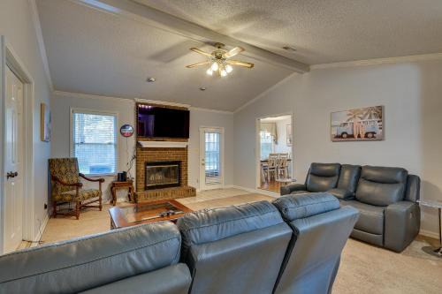 Decatur Casa | Lovely Decatur Home with Yard about 6 Mi to Town!