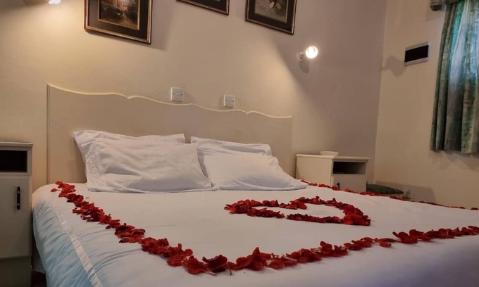 Bulawayo Apartamento | Lovely Deluxe Room - 2086