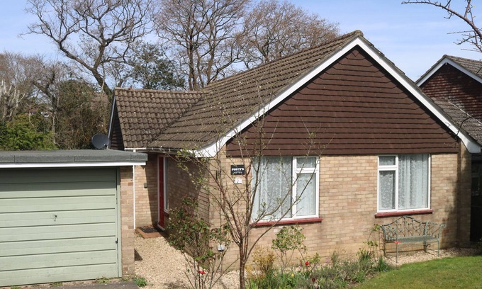 New Forest District Casa | Lovely dog friendly 2 bed bungalow with parking
