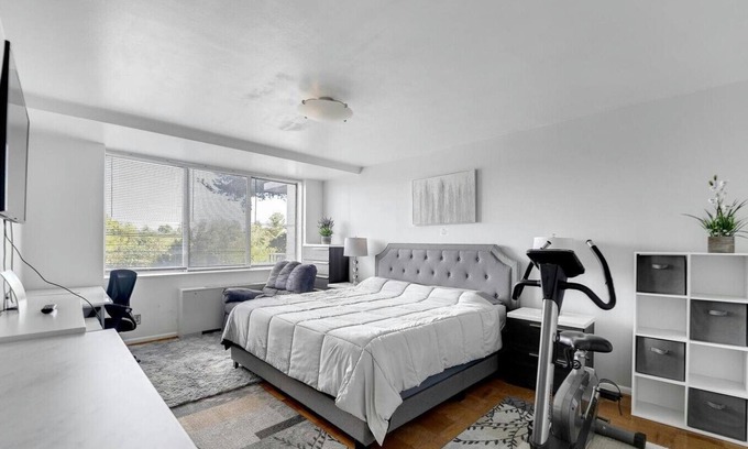 Alexandria West Condominio | Lovely Duplex Apartment - Free Garage parking close to DC