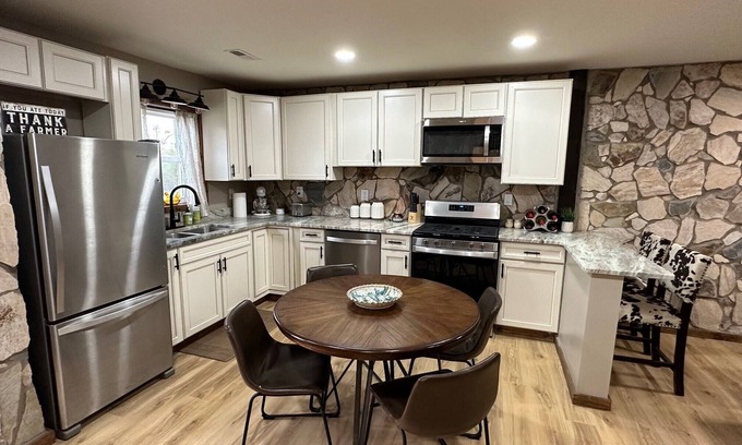 Siler City Cabina | Lovely Farm Cabin Experience