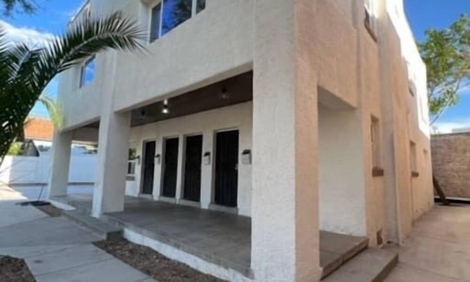 West University Apartamento | Lovely Historic 2 suites, 4 Beds, 2 Kitchens & free parking