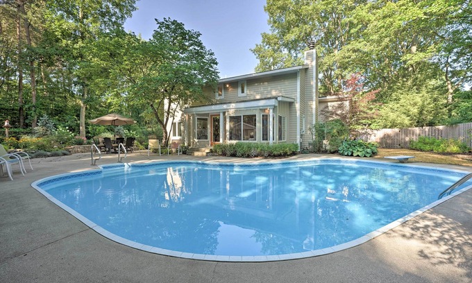 Holland Casa | Lovely Holland Home w/ 1 Mile to Lake Michigan!