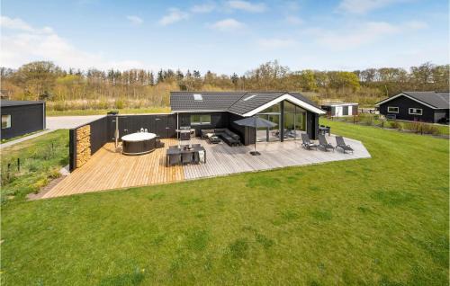 Fjellerup Strand Casa | Lovely Home In Glesborg With Kitchen