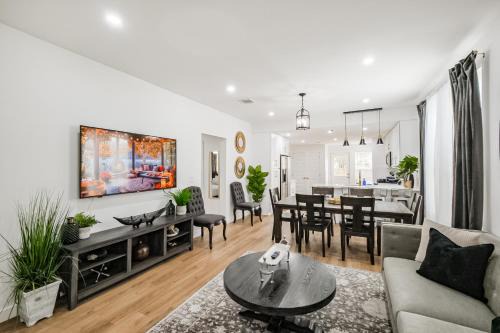Northside Casa | Lovely Home Minutes To Downtown