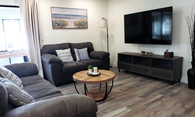 Sarasota Casa | Lovely House in Sarasota, close to UTC Mall, Nathan B Park, and Siesta Key Beach