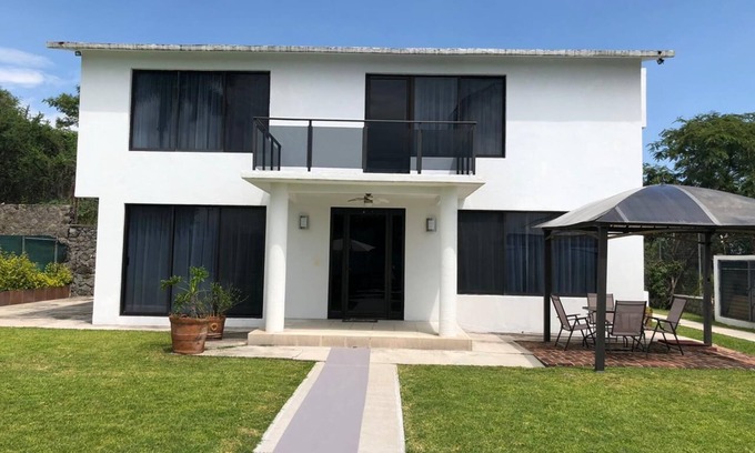 Xochitepec Casa | Encantadora casa con jardín privado y piscina cerca de Cuernavaca en Xochitepec Morelos