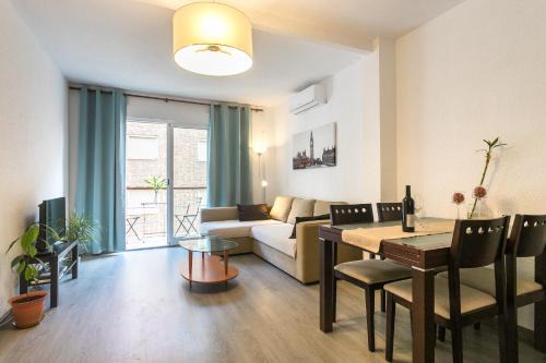Raval Roig Apartamento | Lovely, new, bright 3 mins to beach apt 105 sq meters