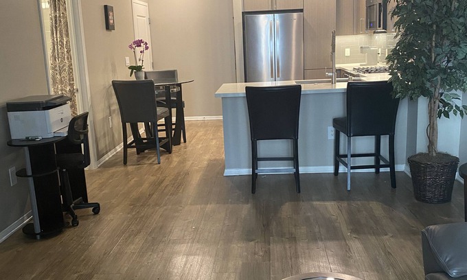Studio City Apartamento | Lovely One bedroom Condo with washer/dryer
