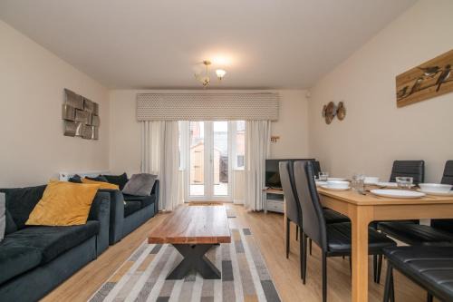 Tipton Casa | Lovely refurbed 4 bed house in Black Country