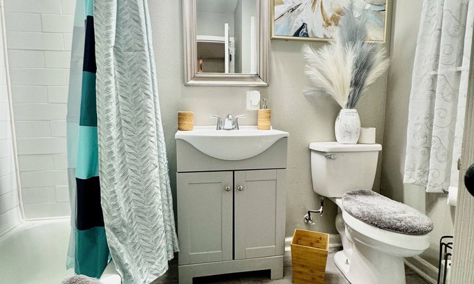 Mid City North Casa | Lovely Remodeled one bedroom Apartment with free parking