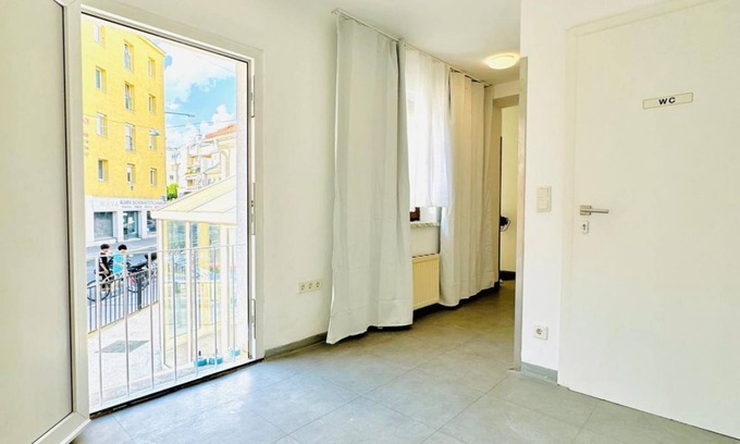 Grinzing Apartamento | Lovely Room in Shared Apt 10 Min Walk to FAC Platz