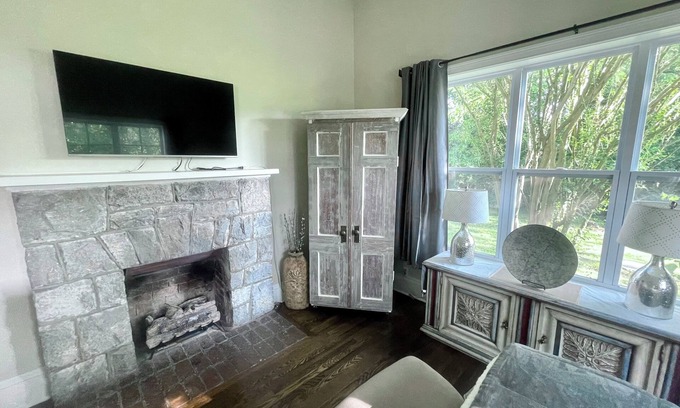 Franklin Casa | Lovely spacious Guest Suite with Private Entrance!