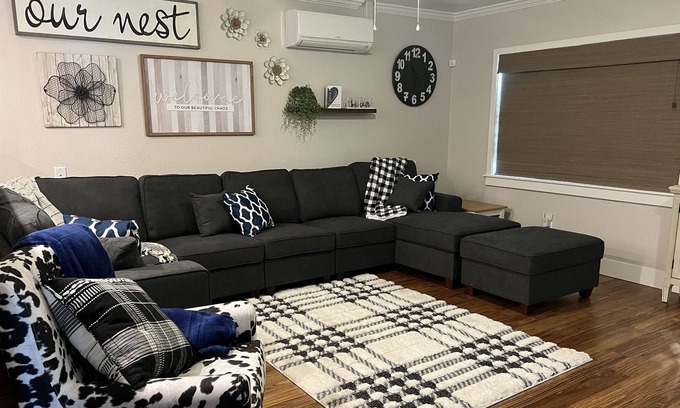 Lodi Casa | Lovely Spacious Modern-Farmhouse Charmer