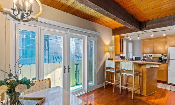 Old Towne Casa | Lovely two-story condo with beachfront access, ocean views & washer/dryer