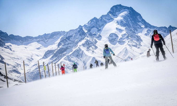 Vaujany Chalet De Esquí | Hermosa casa de pueblo con vista lago y montaña, en Vaujany al otro lado de Alpe D’huez