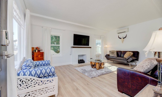 Redondo Beach Casa | Lovely White Beach House