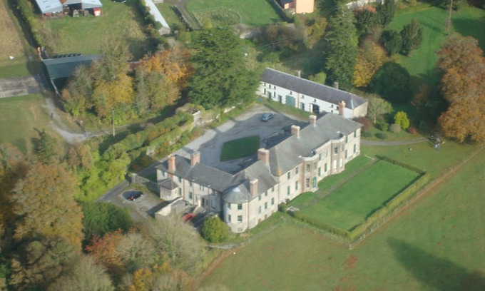 Tuam Otro | Apartamento inferior - Castillo de GalwayHacket House Ala inferior oeste