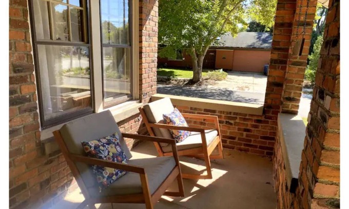 Bryant Pattengill East Casa | Lower Burns Park Craftsman, walk to the Big House